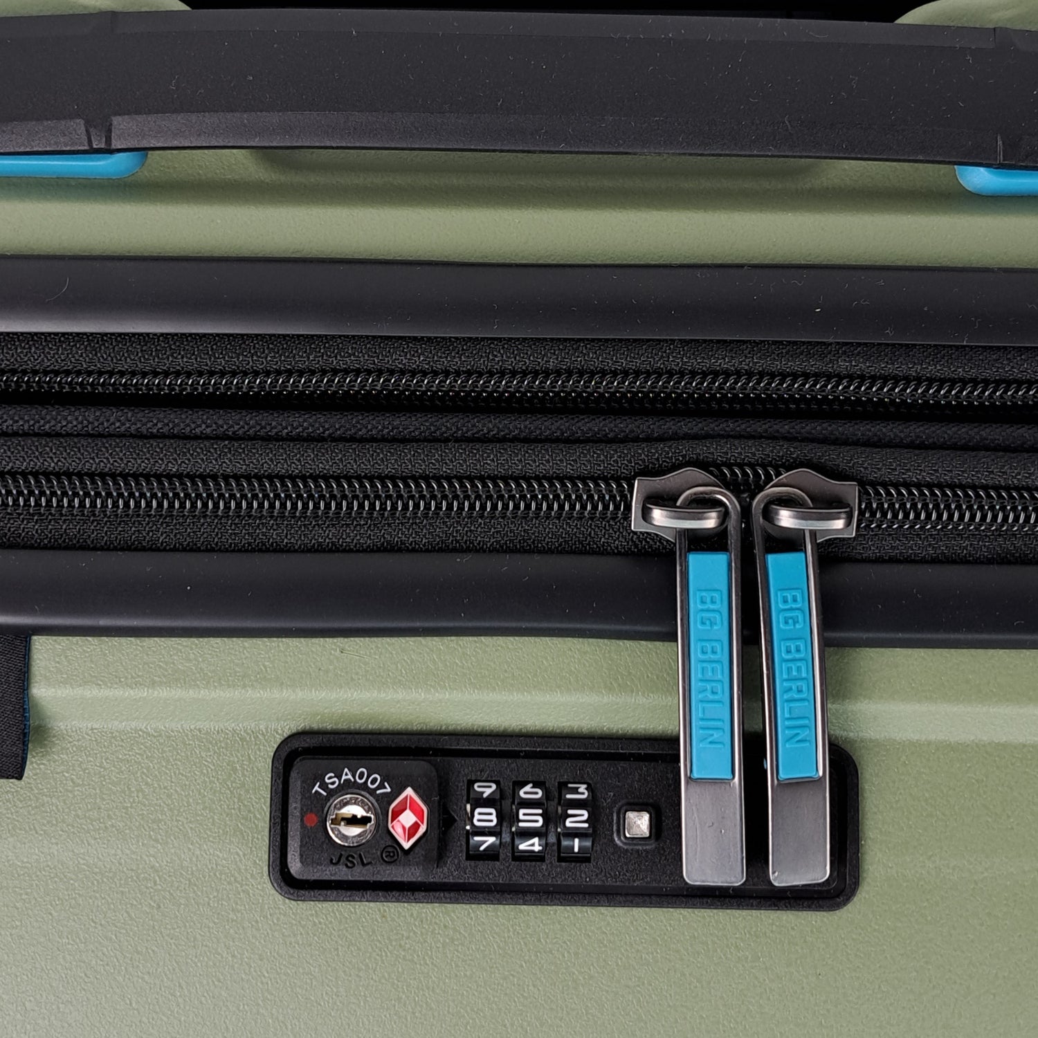 maleta de cabina 10 kgs liviana resistente con candado TSA ruedas con giro 360 calidad alemana