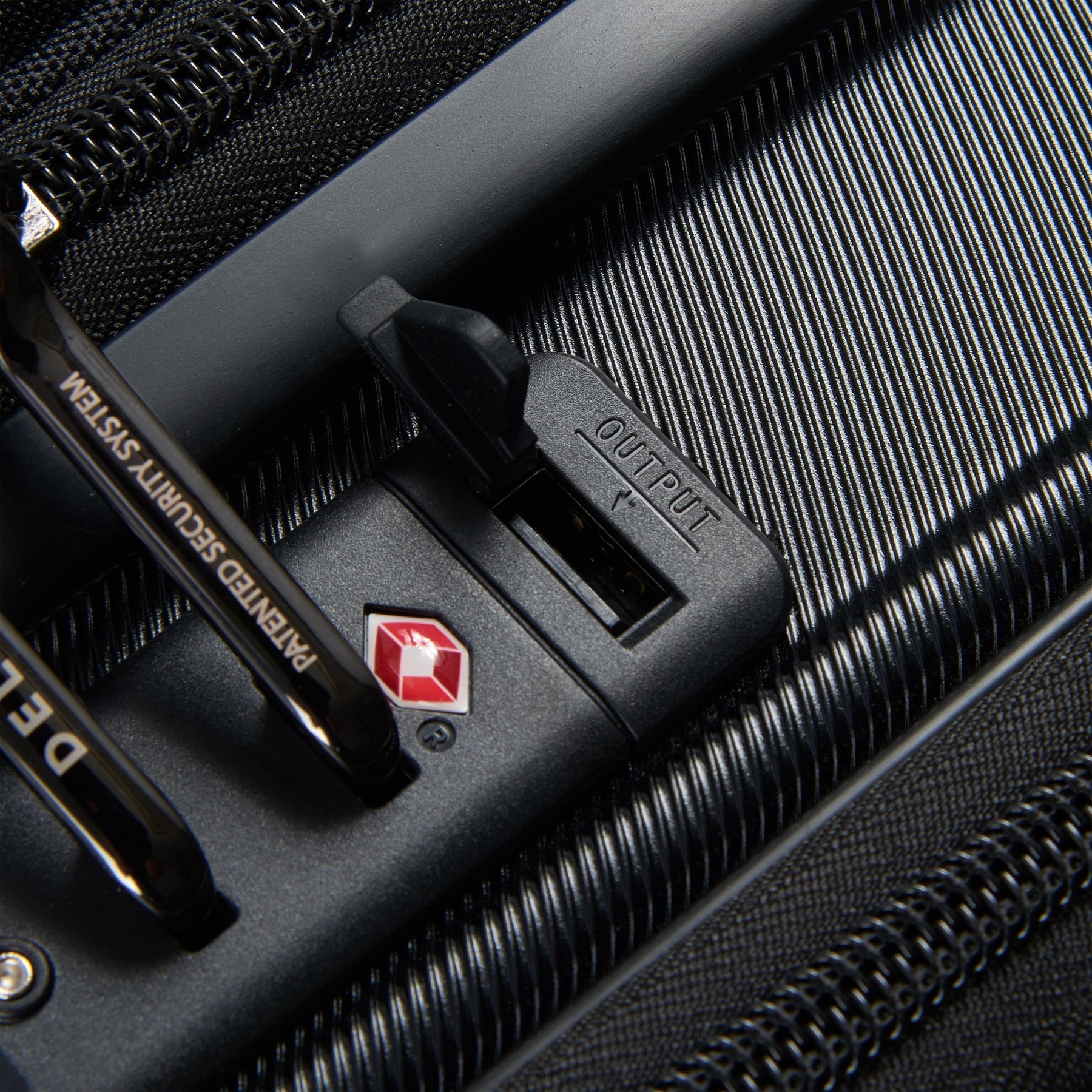 MALETA DELSEY DE CABINA EXPANDIBLE CON PORTALAPTOP SHADOW 5.0 41 LT