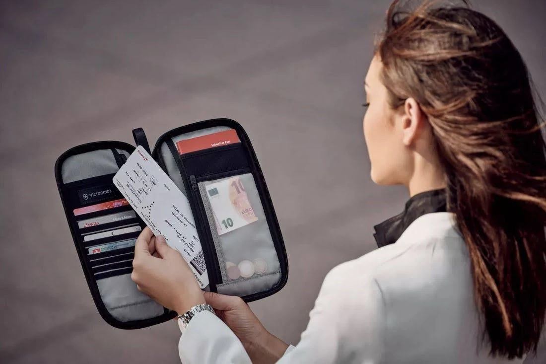 ORGANIZADOR DE DOCUMENTOS RFID VICTORINOX - Pilgrim Tienda para viajeros
