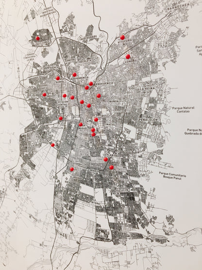 MAPA PINS SANTIAGO BLACK &amp; WHITE MARCO NEGRO