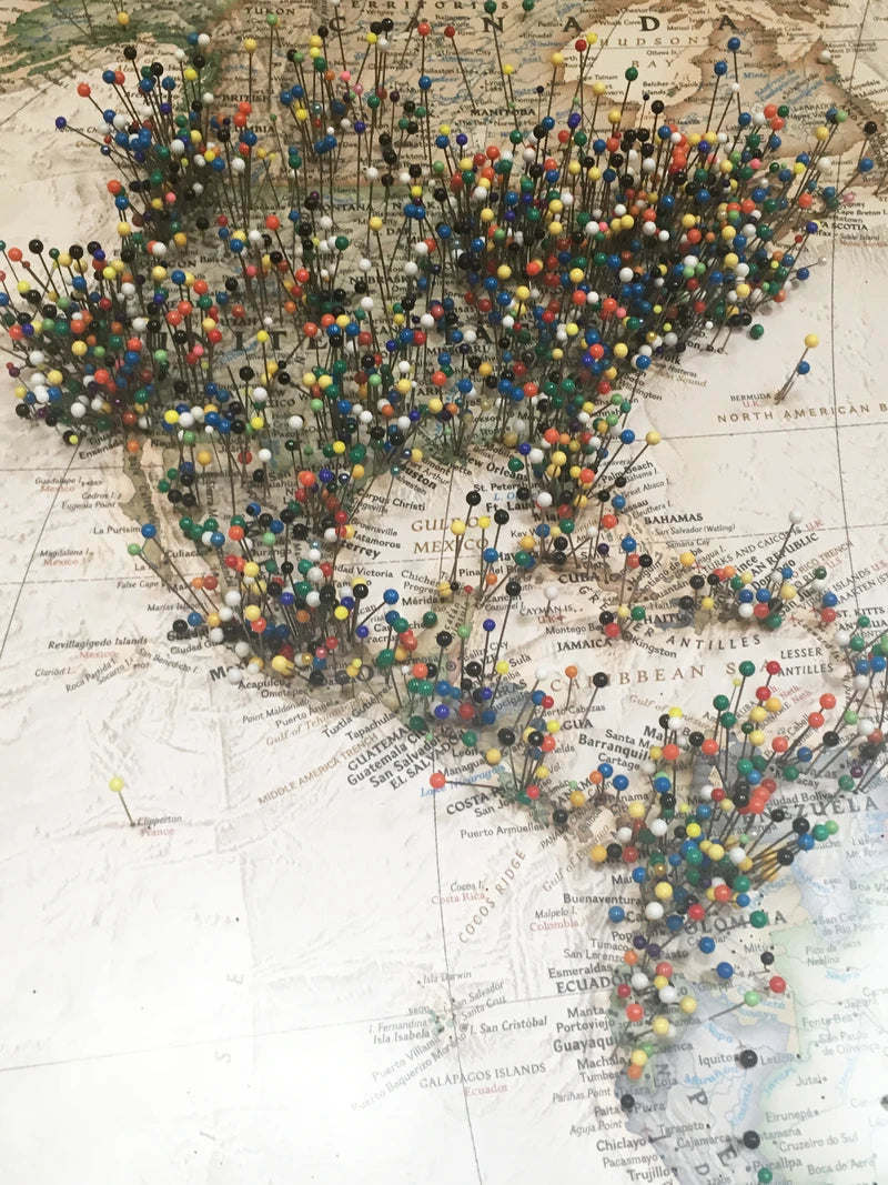 MAPA PINS ACTUALIZADO MARCO BLANCO 101 x 75 CMS (MEDIANO) - Pilgrim Tienda para viajeros