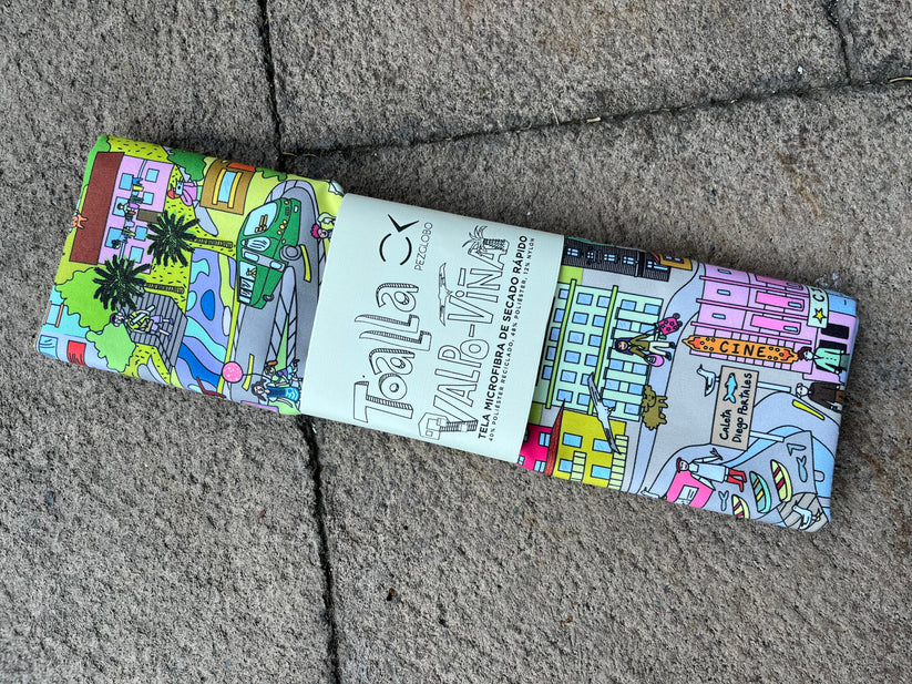 TOALLA DE VIAJE ILUSTRADA VALPARAISO Y VIÑA - Pilgrim Tienda para viajeros